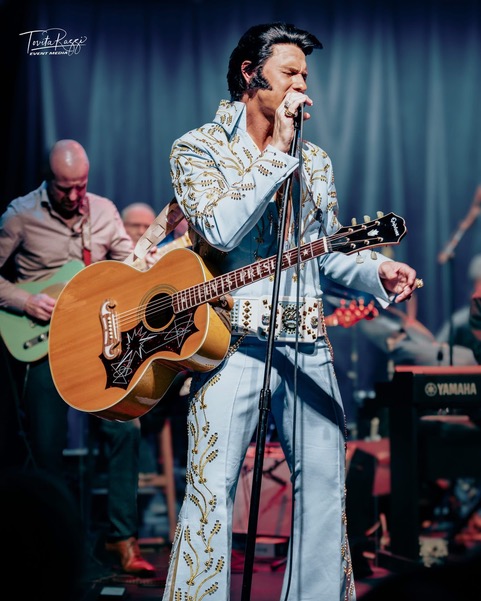 Tony Elvis allsang